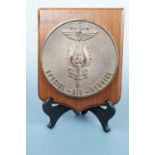 A Free French SAS commemorative brass plaque, 15 cm