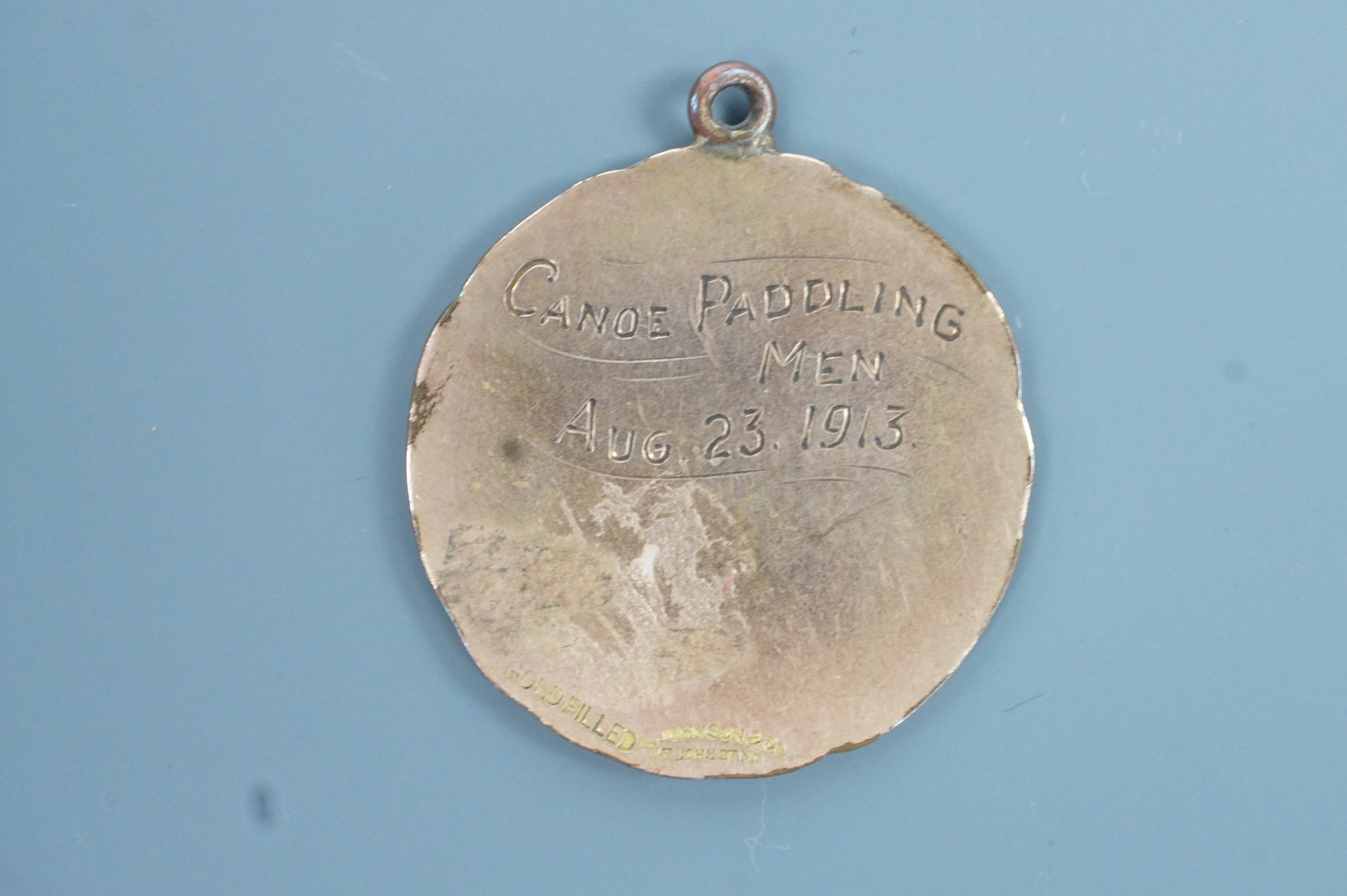 A 1913 US Shelter Island Yacht Club enamelled prize fob medallion, 33 mm - Image 2 of 2