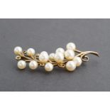 A pearl-set yellow metal sprig brooch, largest pearls 7 mm, 5.5 cm
