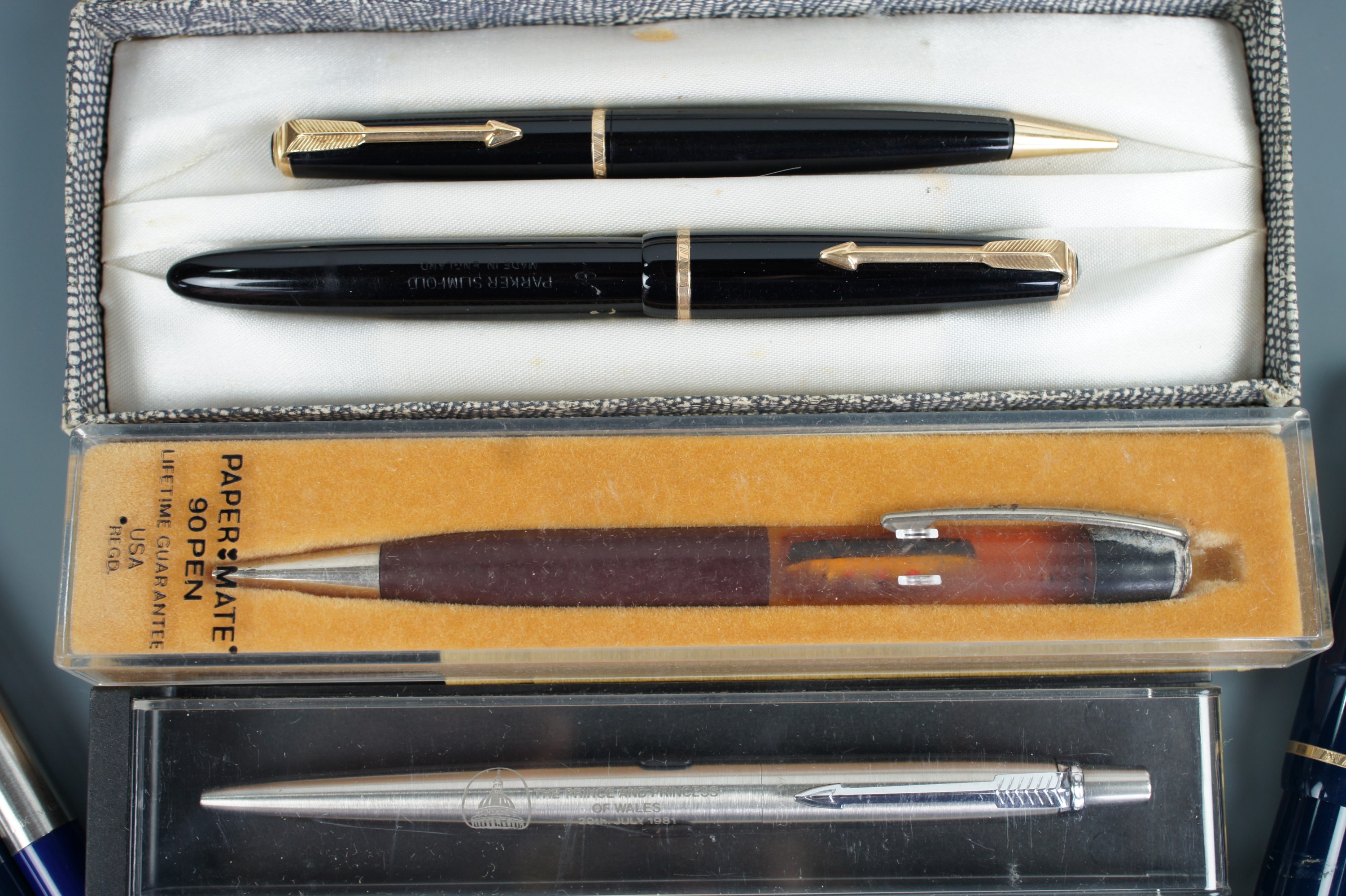 A Parker fountain pen together with a Parker and Papermate pens - Image 2 of 3