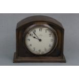 An Buren mantle clock retailed by Grant, Carlisle, 13 cm high