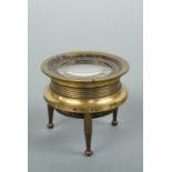 A Victorian brass tripod magnifying glass, 4.5 cm diameter