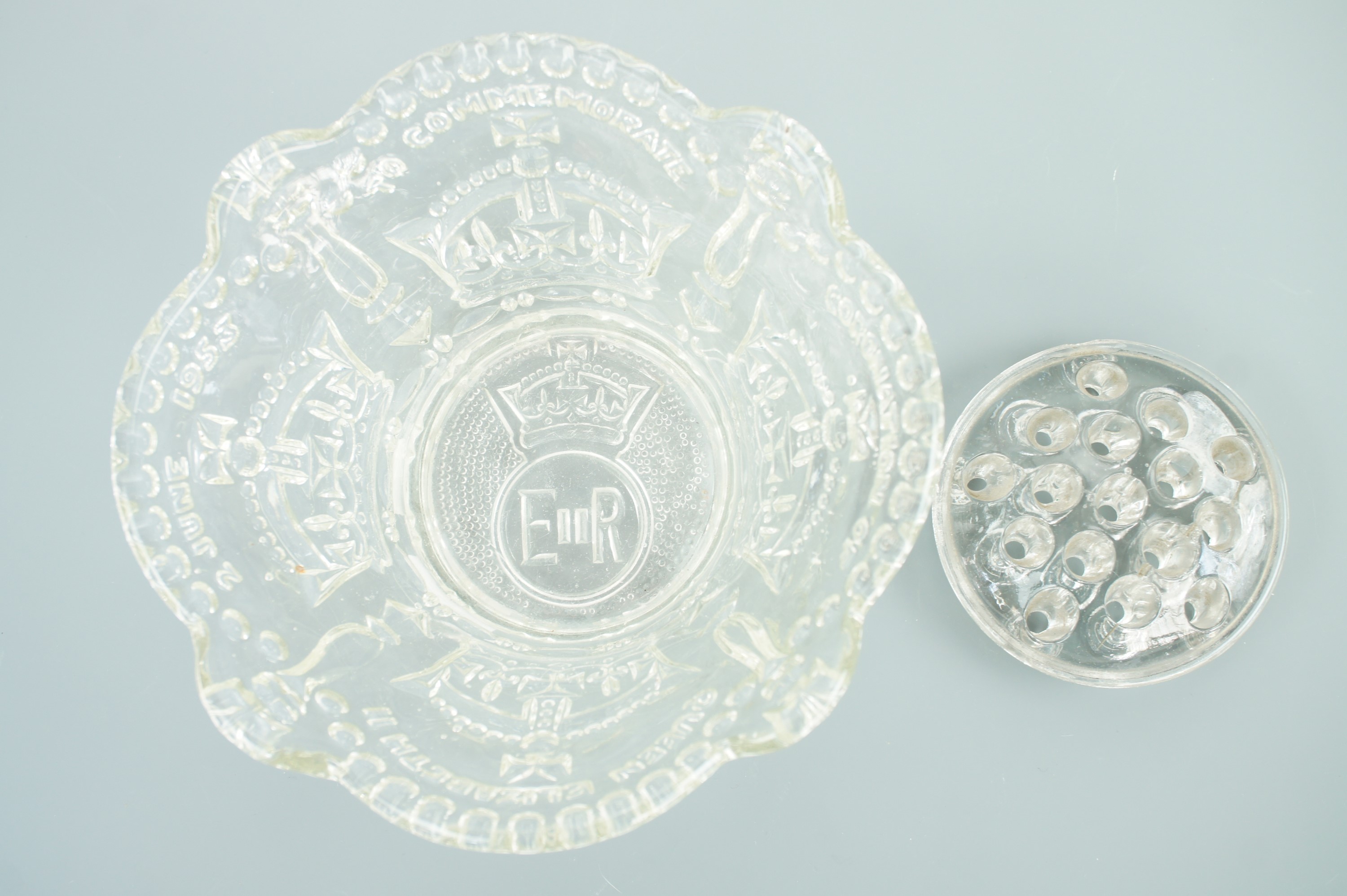 An Elizabeth II Coronation souvenir pressed glass rose bowl in the form of a crown, 20 x 11 cm high - Image 2 of 2