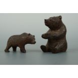 Two Yakumo / Hokkaido's style carved wooden bears, tallest 6.5 cm