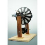 A well-constructed Wimshurst machine / electrostatic generator, late 20th Century, 40 cm high