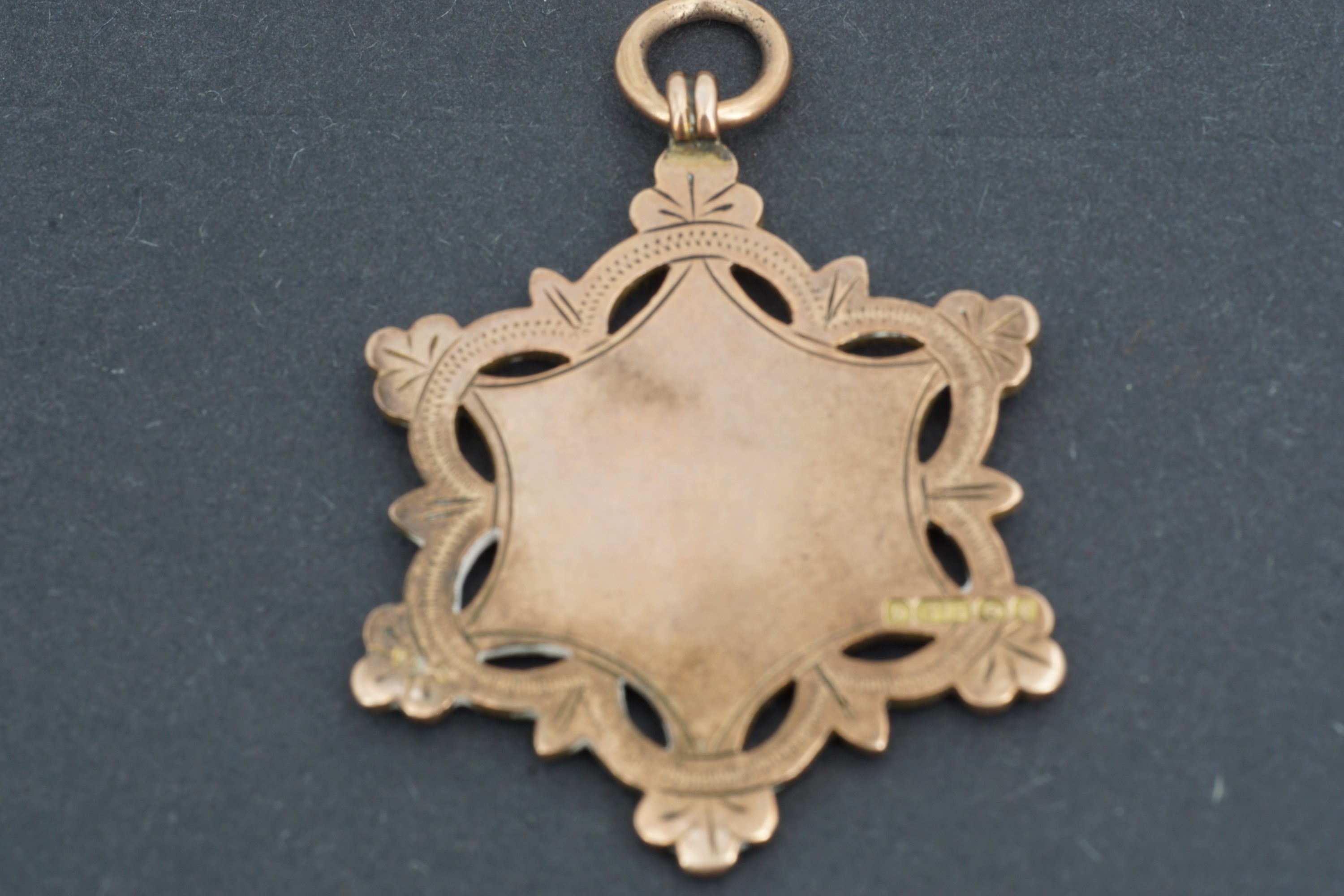 An Edwardian 9ct gold fob medallion, 10.6 g - Image 2 of 2
