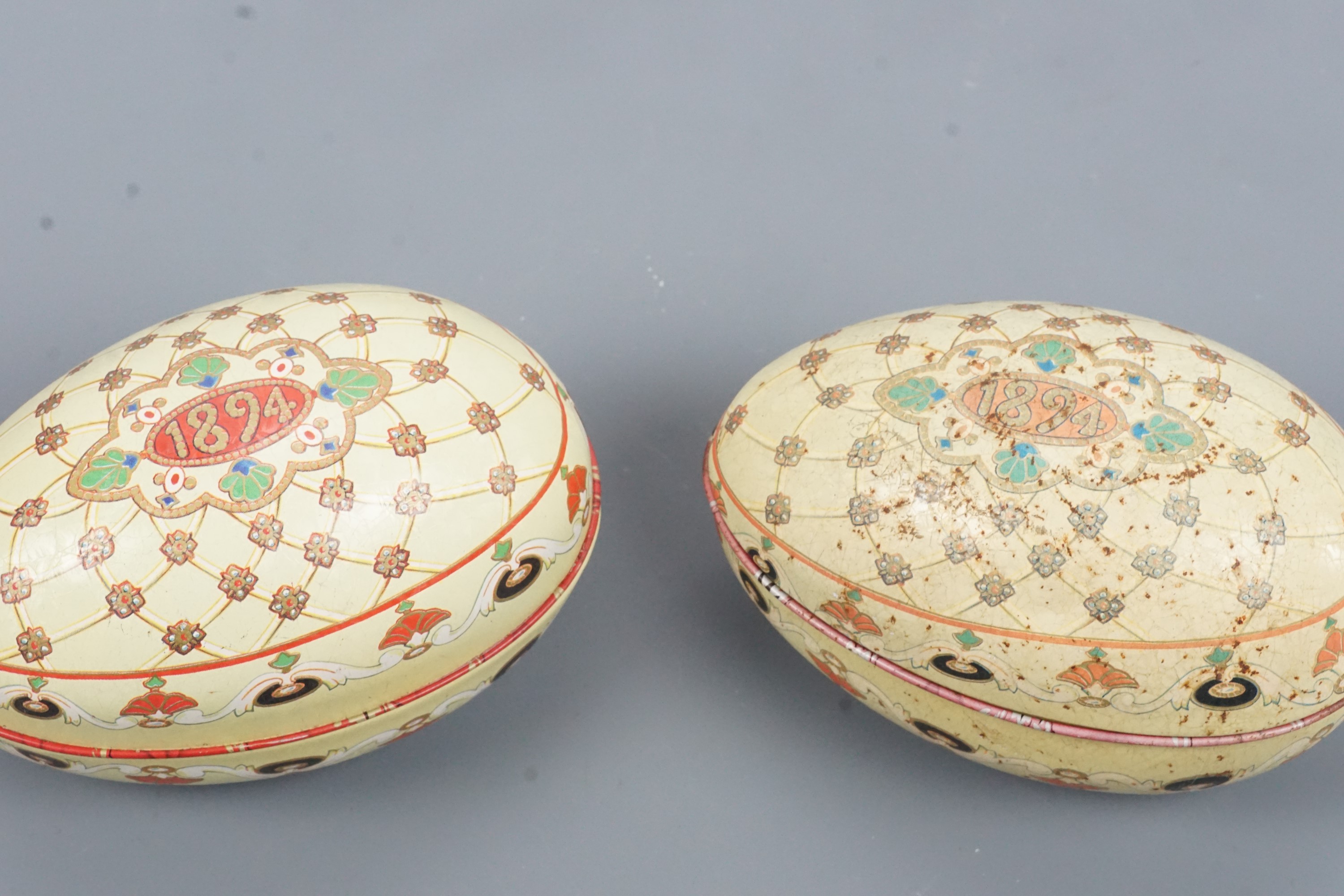 Two reproduction printed tinplate 1894 Easter egg boxes, 21 cm - Image 2 of 3