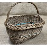A vintage wicker hand basket, 40 x 20 x 40 cm high