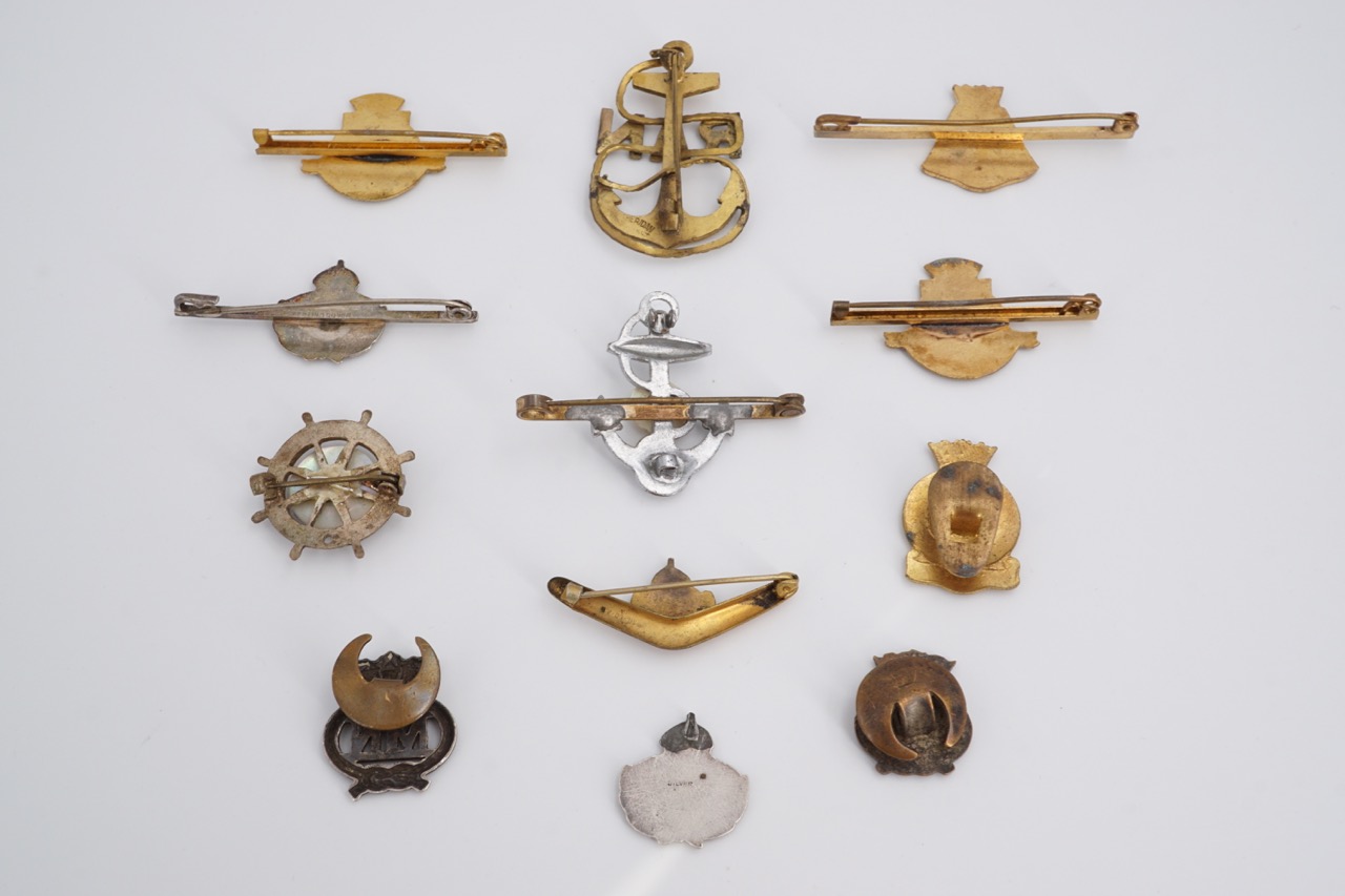 A quantity of naval sweetheart brooches etc - Image 2 of 2