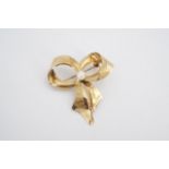 A yellow metal and pearl ribbon bow brooch, 4 cm x 3.5 cm, stamped 585, 4.8 g