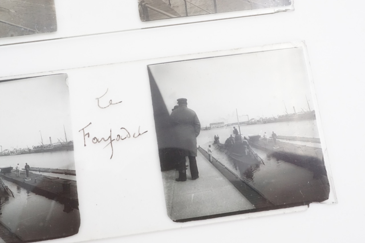 Three pre-Great-War stereo photographic slides depicting a Farfade French Navy submarine, 10.5 x 4.5 - Image 3 of 3