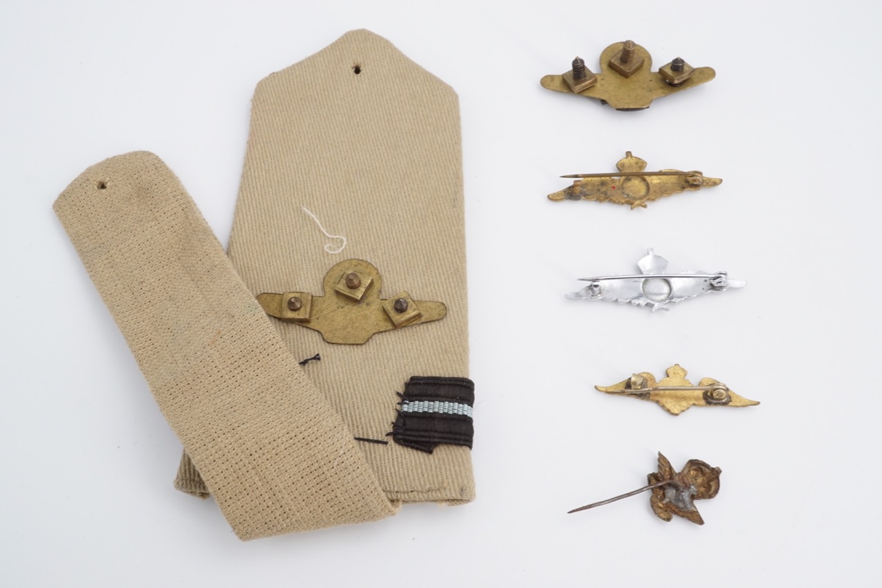 Sundry items of RAF insignia and brooches - Image 2 of 2