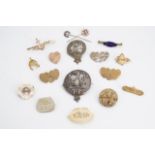 Victorian and early 20th Century brooches etc including a Royal Navy Mizpah brooch