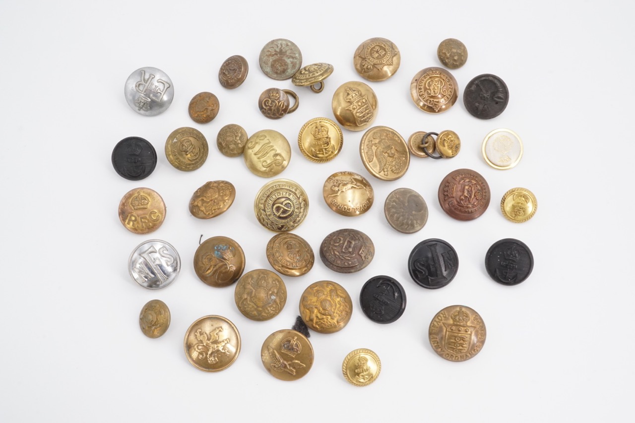 A small quantity of military buttons