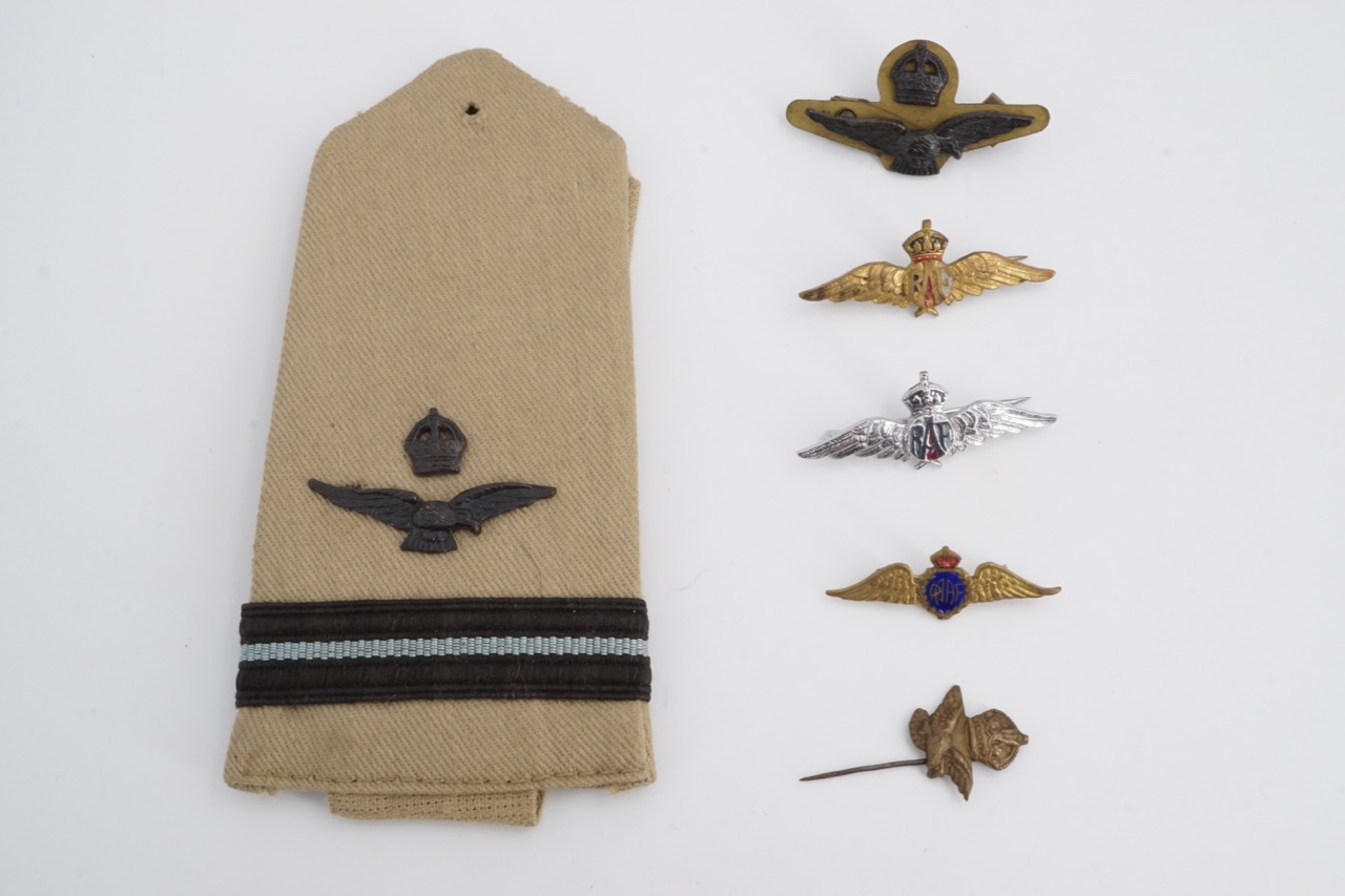Sundry items of RAF insignia and brooches
