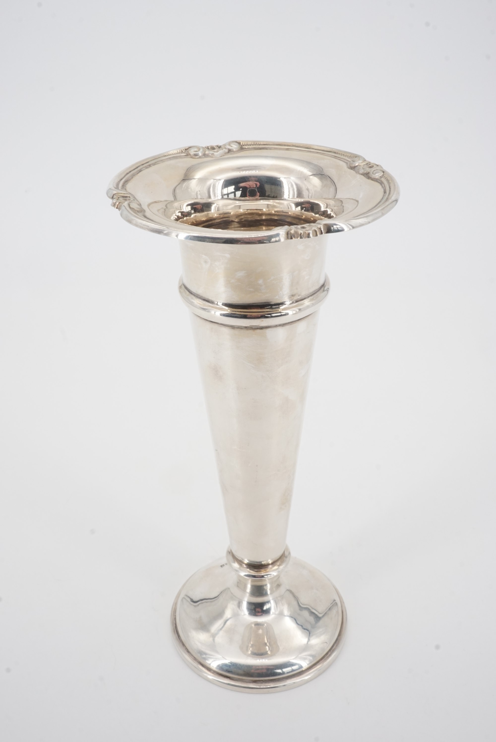 A silver trumpet vase, Joseph Gloster Ltd, Birmingham, 1958, 18 cm, loaded