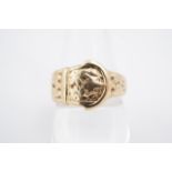 A 9 ct gold buckle ring, S, 6.2 g