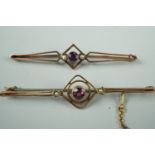 Two early 20th Century amethyst, pearl and yellow metal bar brooches, longest 5.5 cm, 4.6 g