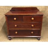 A Victorian pine chest of drawers, 48 cm x 97 cm x 91 cm