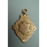 An Edwardian 9 ct gold sporting prize fob medallion, 5.7 g
