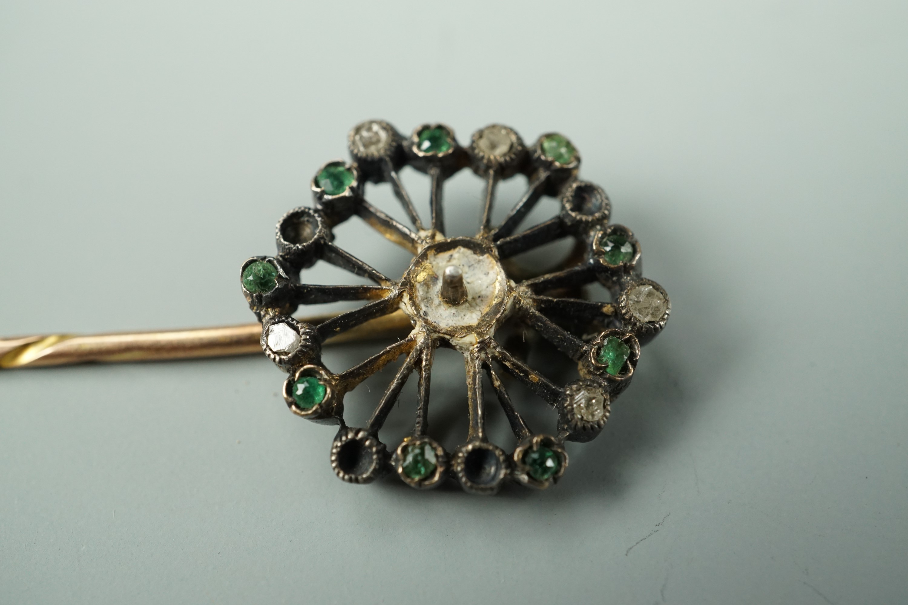 An antique yellow-metal stick pin, set with green and white stones, tested as gold, 3.2g (a/f) - Image 2 of 3