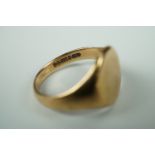 A 9 ct gold signet ring, the circular face bearing an engraved monogram, Q/R, 5.2 g