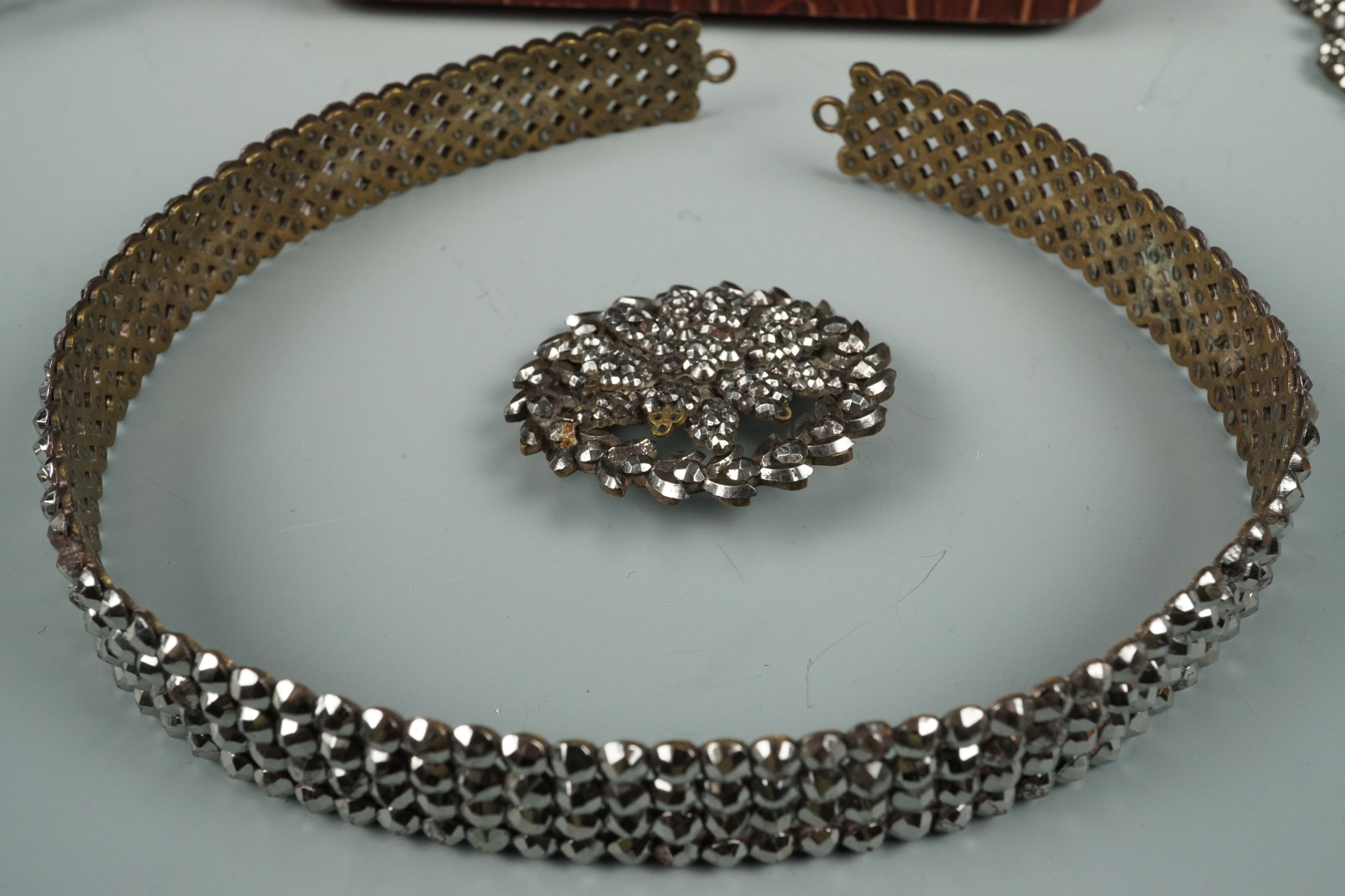 Antique cut steel jewellery parure, comprising pendant necklace, choker, bracelet, bangles, - Image 3 of 5