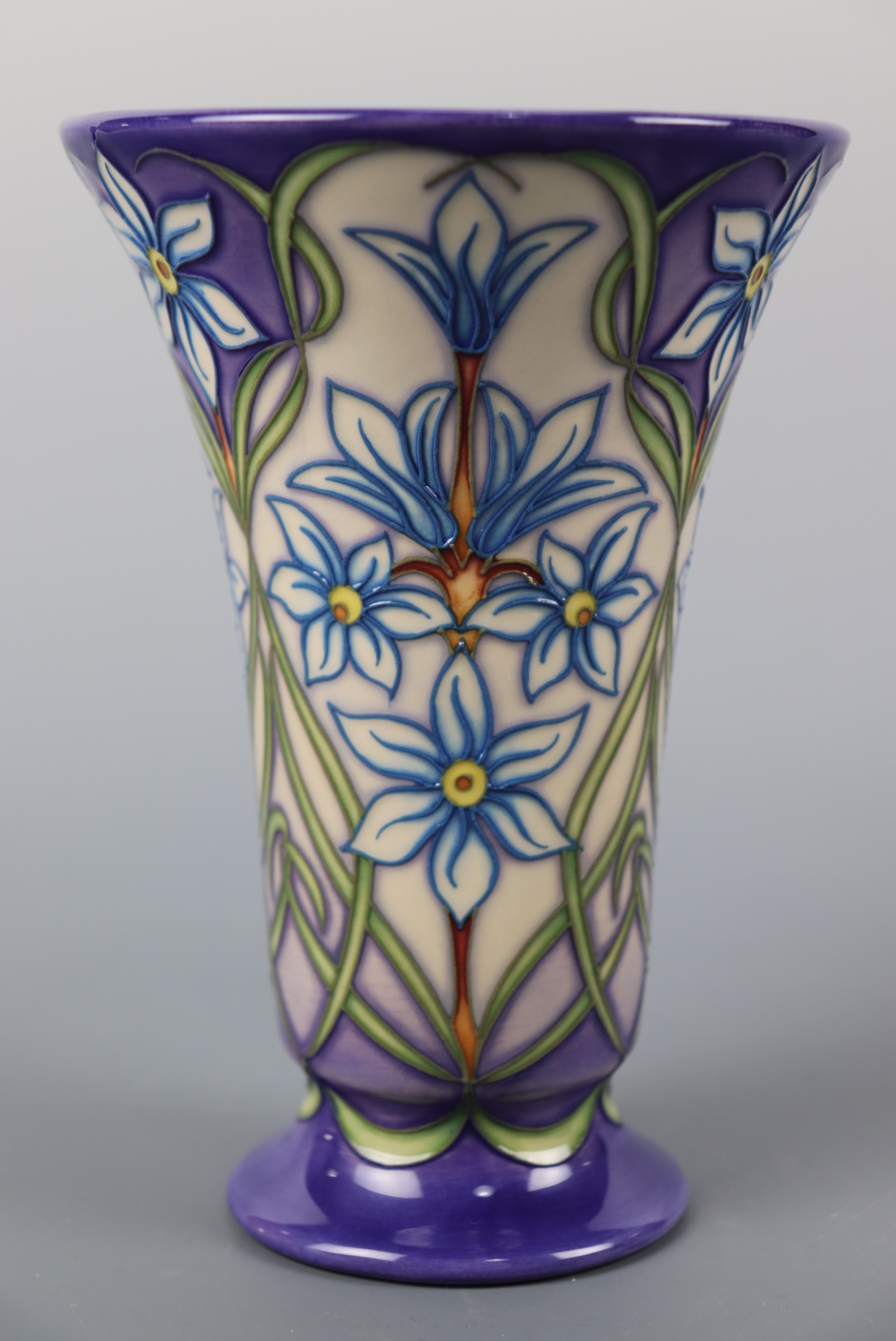 A Moorcroft vase, Trial 10.4.62, 16 cm high