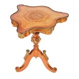 Mesa auxiliar estilo Napoleón III en madera de palo rosa y bronce, segundo cuarto del s.XX.