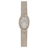 Reloj Omega señora en oro blanco con diamantes. Mecanismo de cuerda manual.