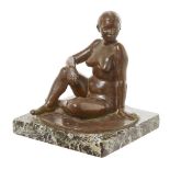 Josep Busquets Ódena. Desnudo femenino sedente. Escultura en bronce.