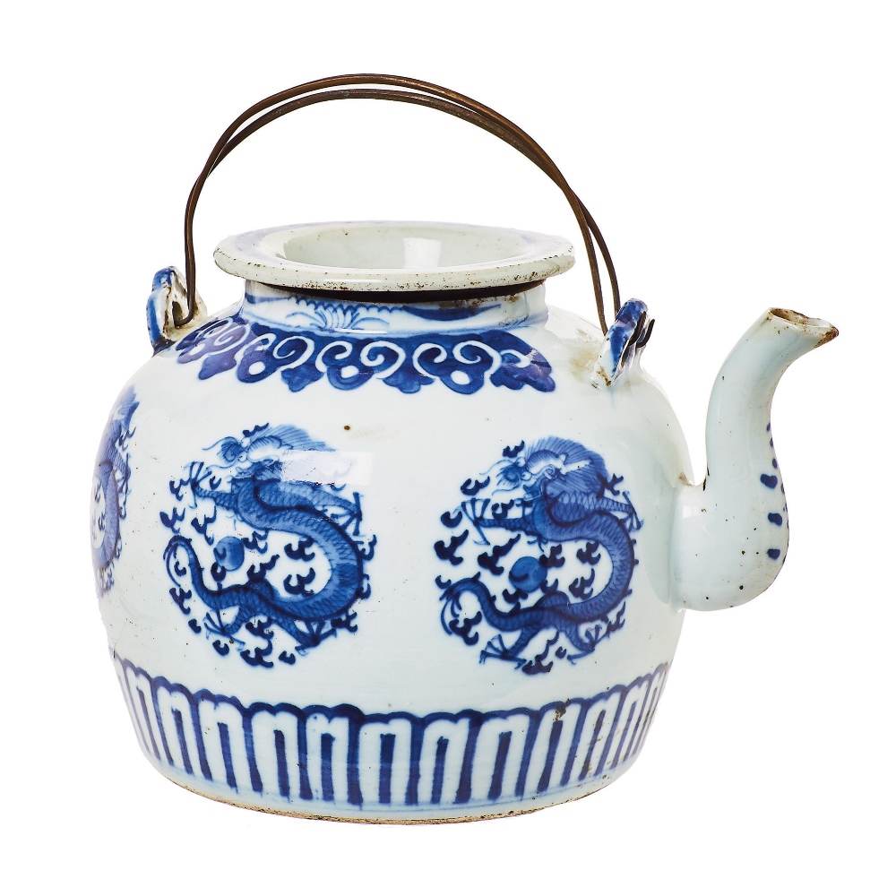 Tetera en porcelana china azul y blanca. Dinastía Qing, s.XIX.