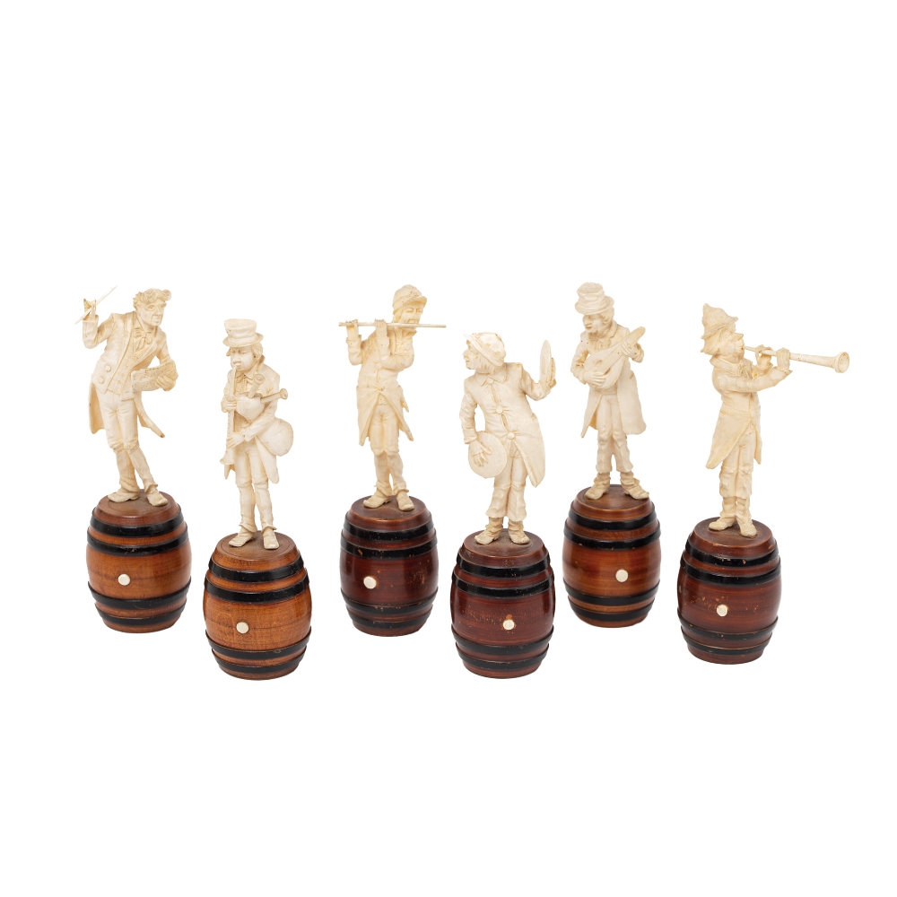 Escuela francesa de Dieppe, s.XIX. Orquesta. Conjunto de seis figuras en marfil tallado.