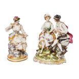 Dama con abanico y Pareja galante. Grupo y figura en porcelana Hispania.