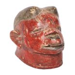Máscara-casco Lipiko en madera tallada. Etnia Makonde. Mozambique.