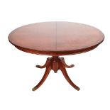 Mesa de comedor oval estilo Regency en madera de palma de caoba.