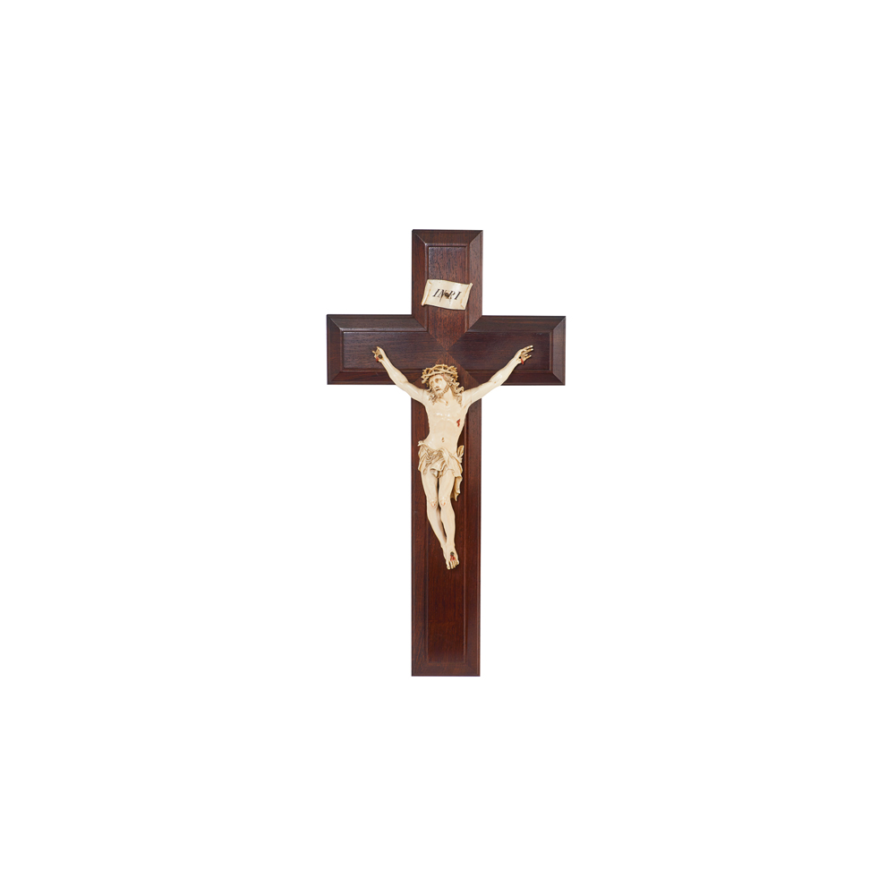 Escuela española, s.XIX. Cristo crucificado. Escultura en marfil tallado sobre cruz en madera.
