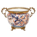 Jardinera japonesa en porcelana Imari y bronce, primer cuarto del s.XX.