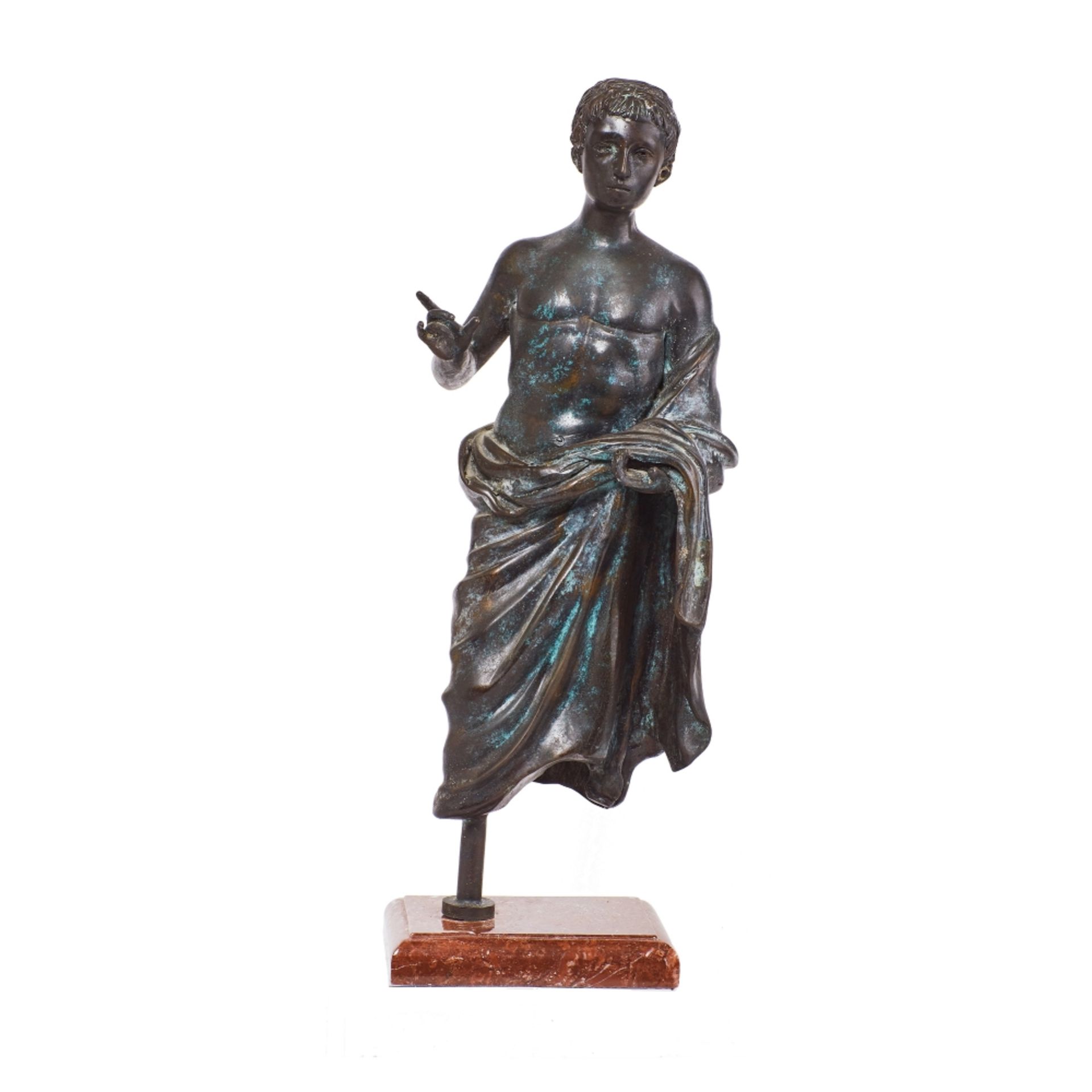 Escuela europea, s.XX. Personaje masculino clásico. Escultura en bronce.