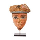 Máscara egipcia de sarcófago en madera de sicomoro. Baja época, 712-332 a.C.