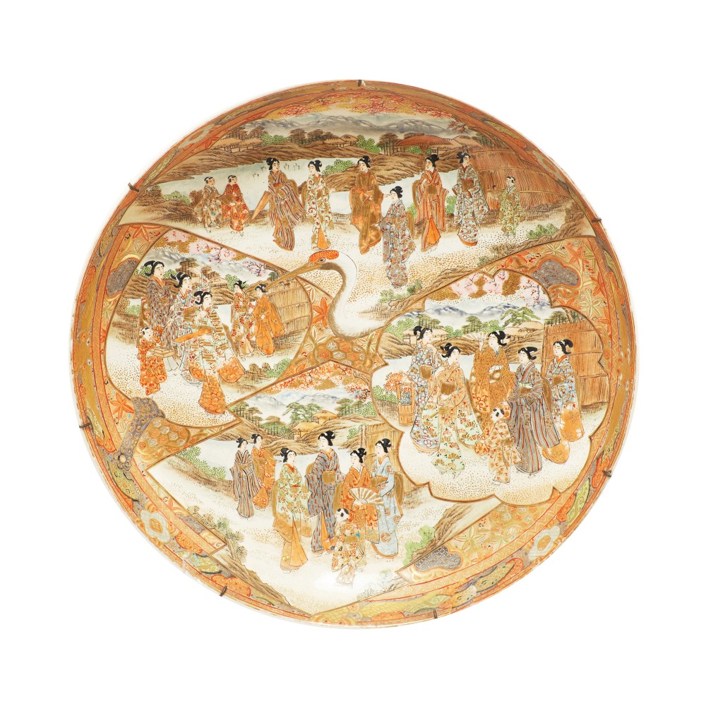 Gran plato en cerámica japonesa Satsuma época Meiji, ppios. del s.XX.