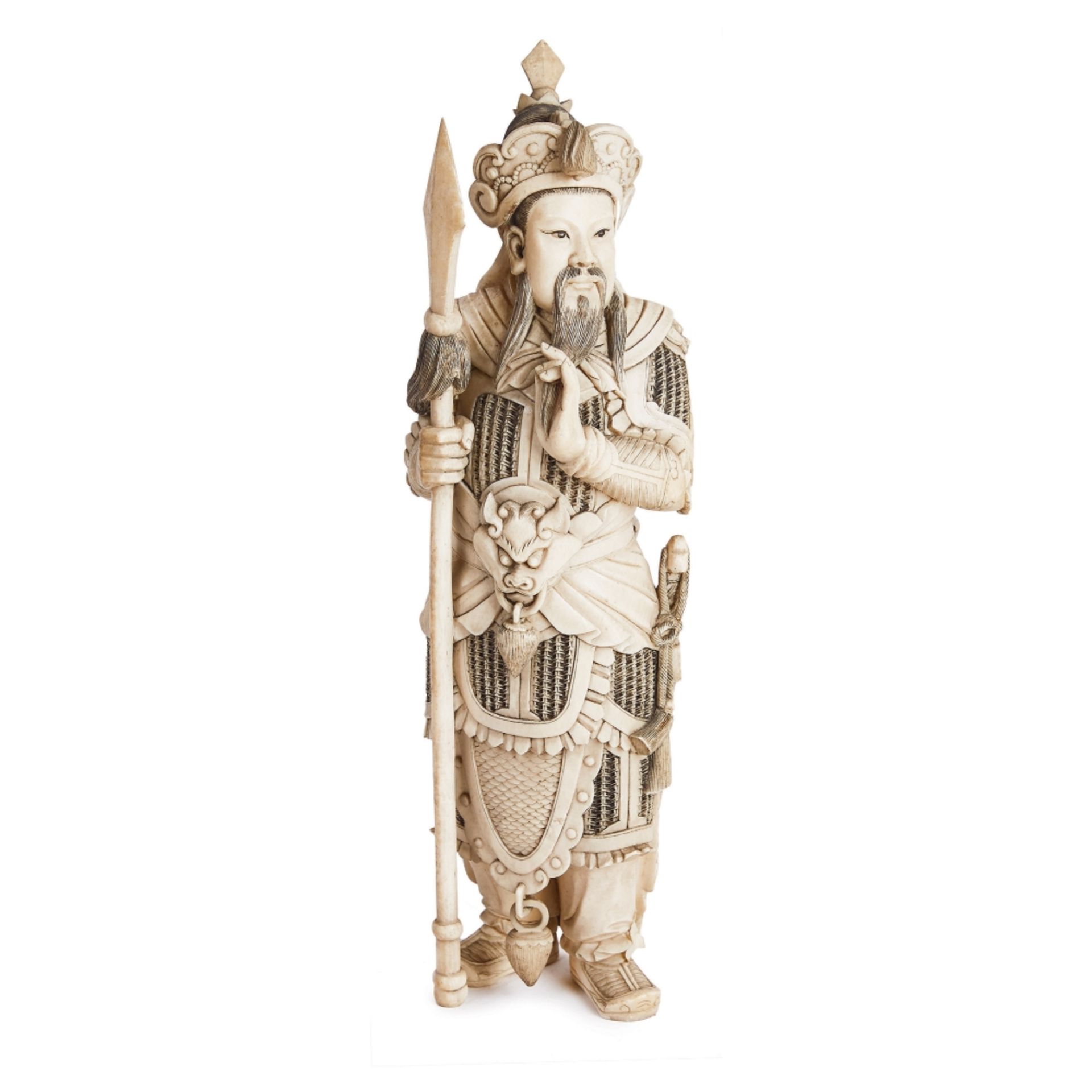 Guan Yu. Dios de la guerra. Escultura china en marfil tallado y entintado, c.1940.