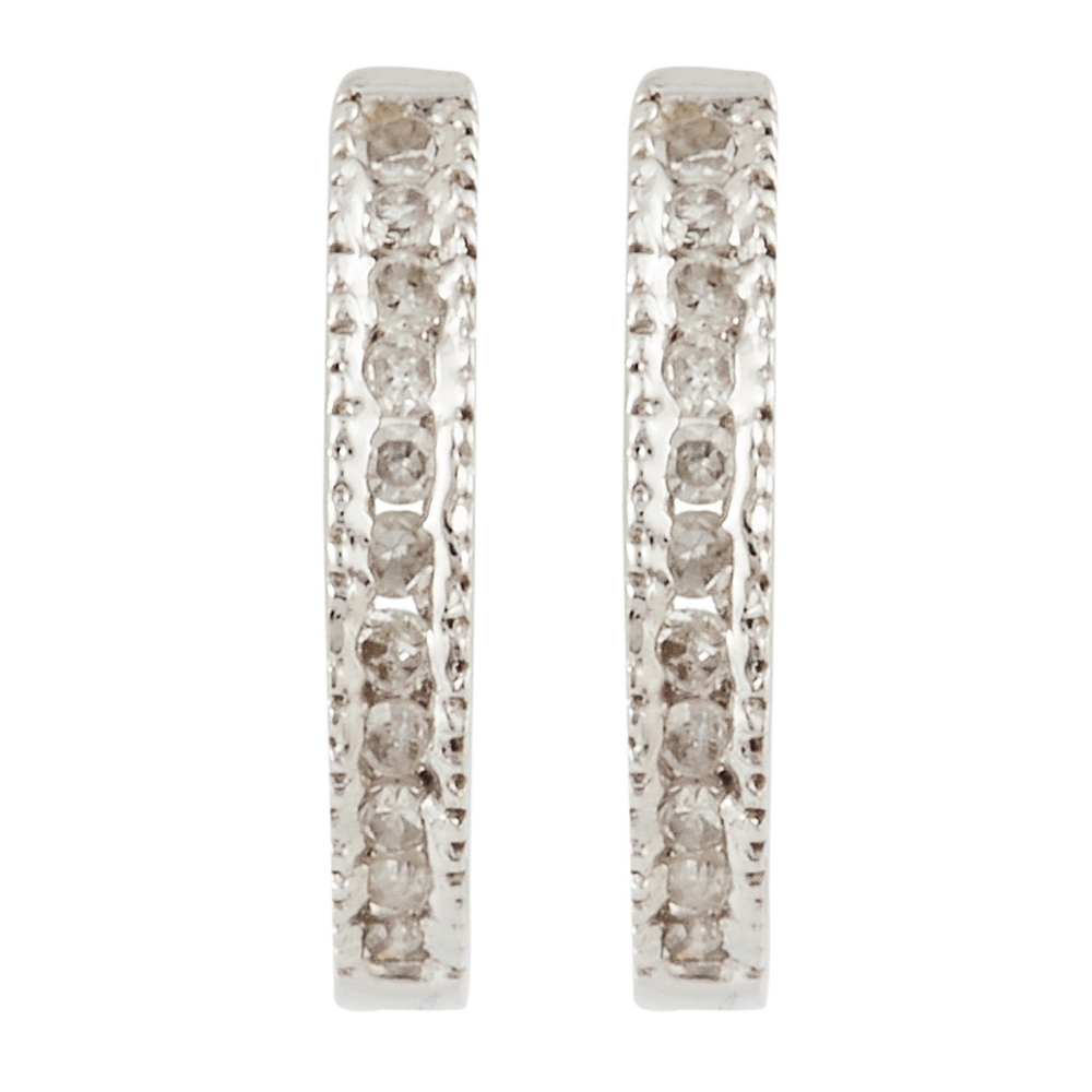 Pendientes criolla en oro blanco con diamantes.