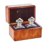 Caja perfumera francesa en madera de palo rosa, latón y madreperla, fles. del s.XIX.