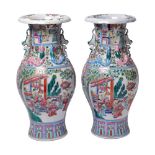 Pareja de jarrones en porcelana china Familia Rosa, mediados del s.XX.