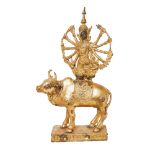 Shiva sobre vaca. Escultura hindú en bronce dorado, mediados del s.XX.