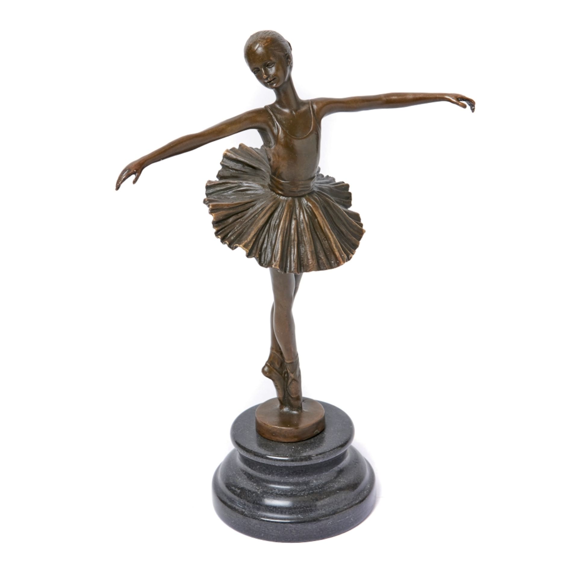 Escuela europea, fles. del s.XX. Bailarina. Escultura en bronce patinado.