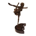 Escuela francesa, fles. del s.XX. Patinadora. Escultura en bronce patinado.