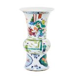 Jarrón en porcelana china tipo Wucai estilo Ming, primer cuarto del s.XX.