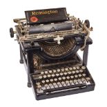 Máquina de escribir estadounidense Remington en hierro, c.1930.
